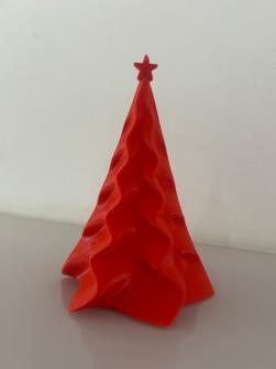Árvore de Natal vermelha com relevo em espiral impressa em 3D