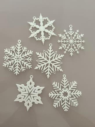 Kit com 6 flocos de neve brancos impressos em 3D